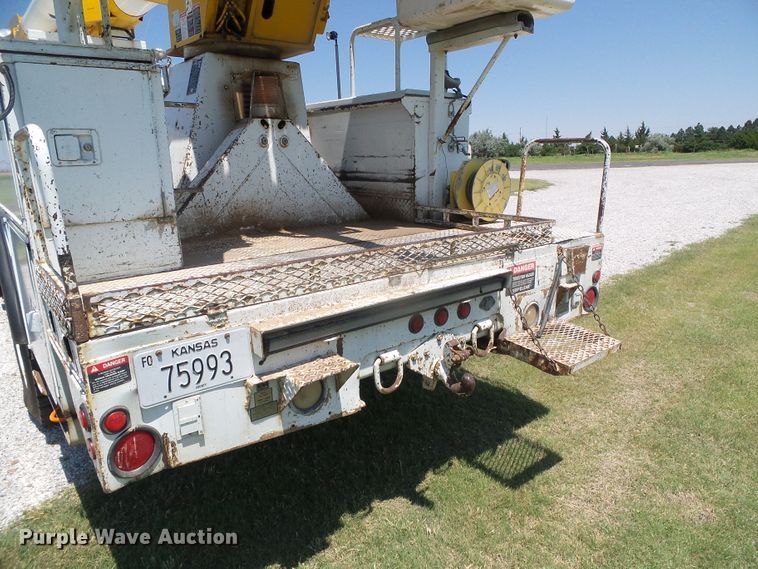 image for item DC5120 1995 International 4900 bucket truck