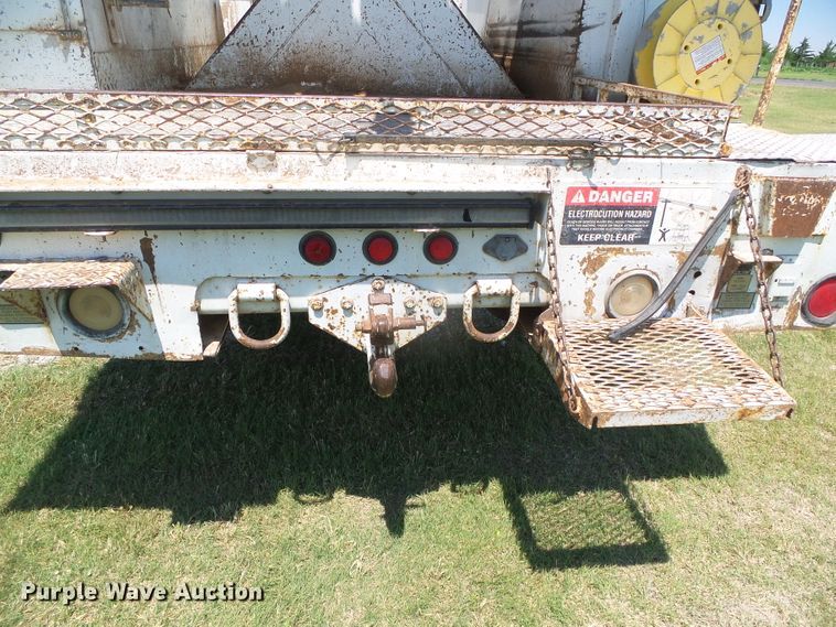 image for item DC5120 1995 International 4900 bucket truck