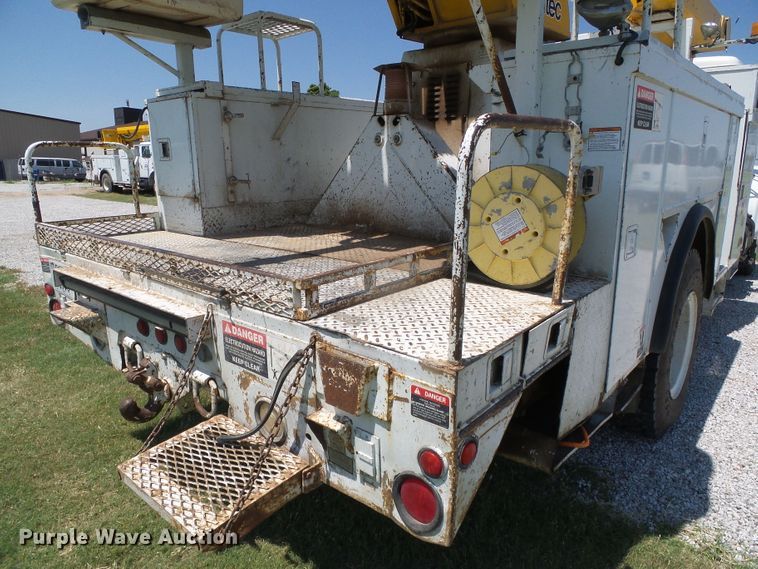 image for item DC5120 1995 International 4900 bucket truck