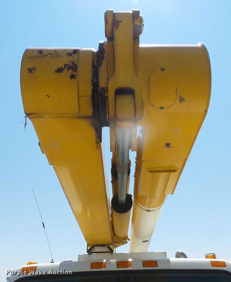 image for item DC5120 1995 International 4900 bucket truck