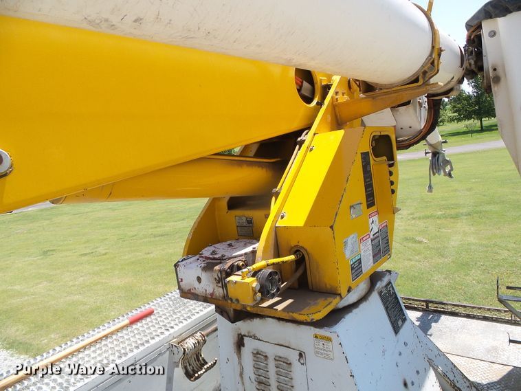 image for item DC5120 1995 International 4900 bucket truck