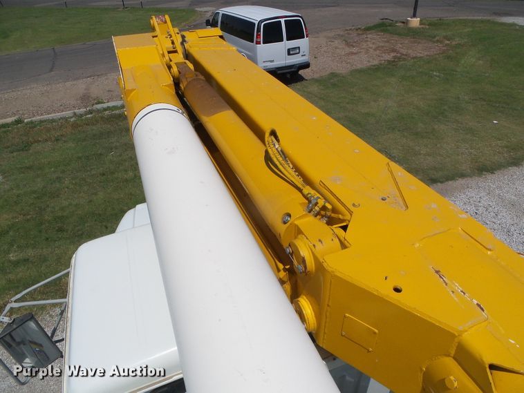 image for item DC5120 1995 International 4900 bucket truck