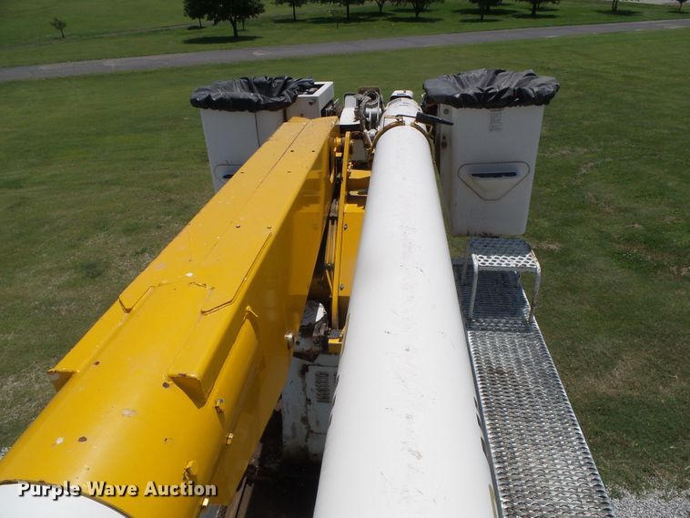 image for item DC5120 1995 International 4900 bucket truck