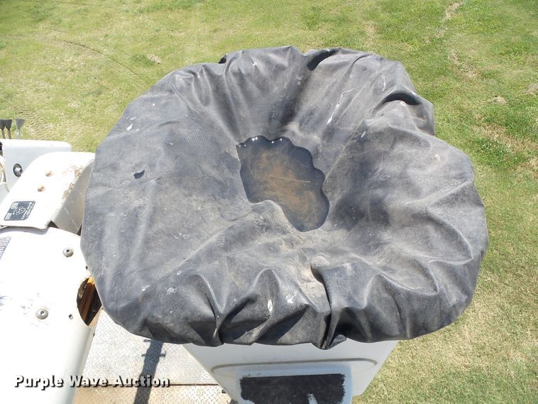 image for item DC5120 1995 International 4900 bucket truck