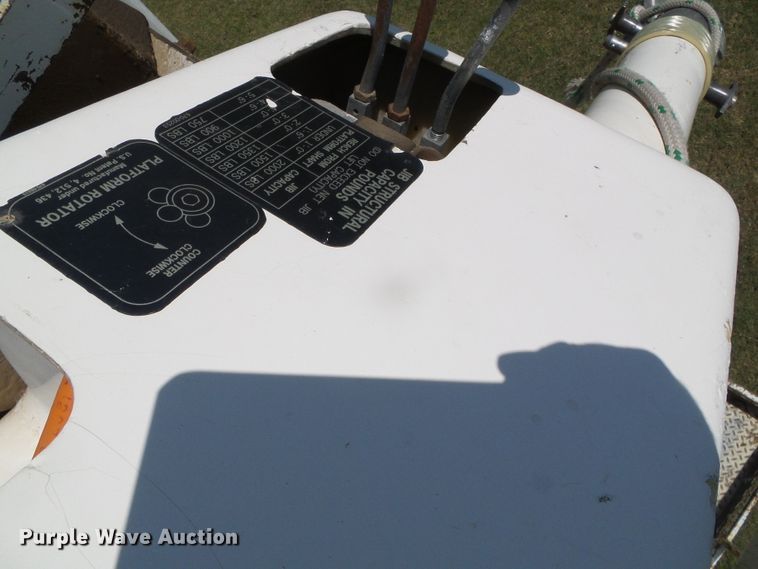 image for item DC5120 1995 International 4900 bucket truck