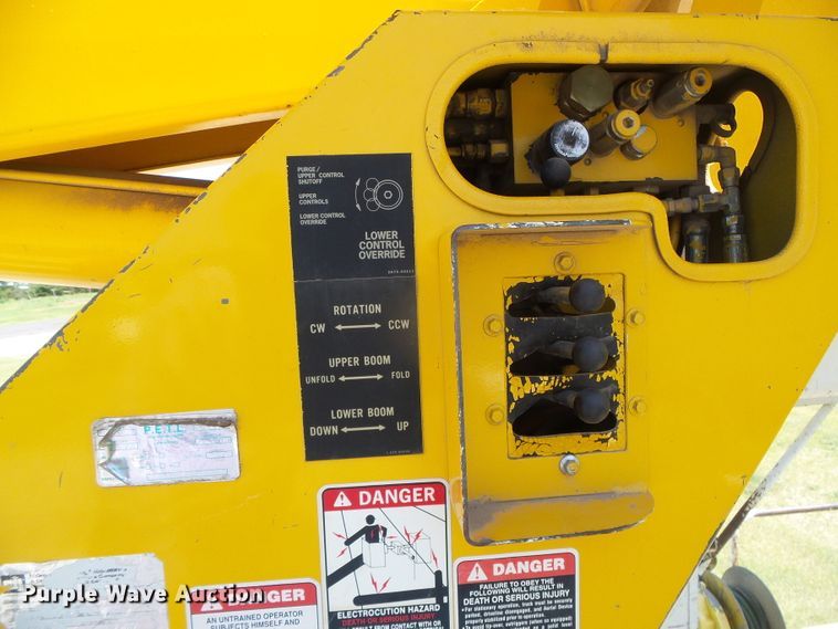 image for item DC5120 1995 International 4900 bucket truck