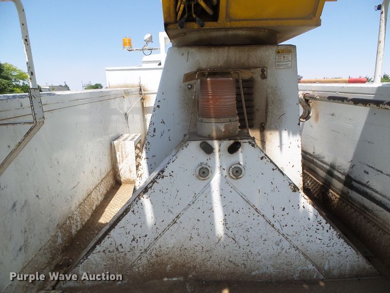 image for item DC5120 1995 International 4900 bucket truck