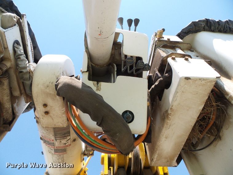 image for item DC5120 1995 International 4900 bucket truck