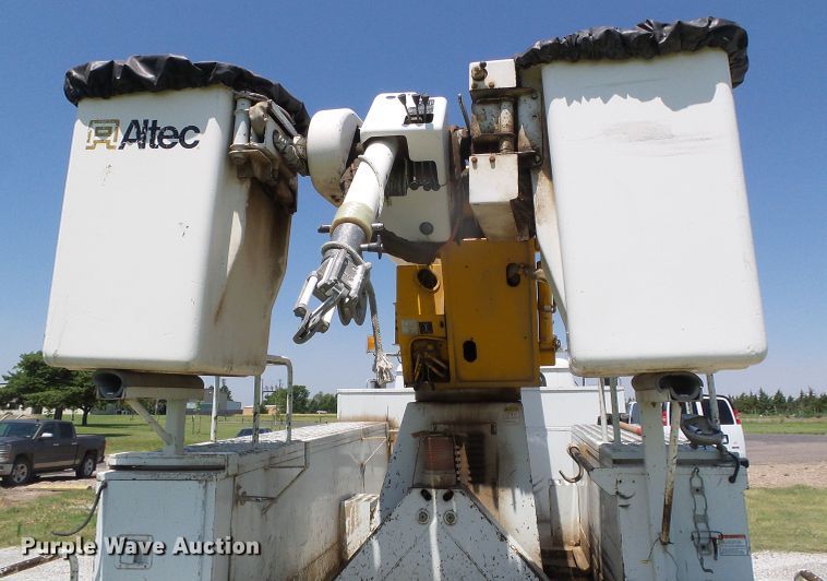 image for item DC5120 1995 International 4900 bucket truck