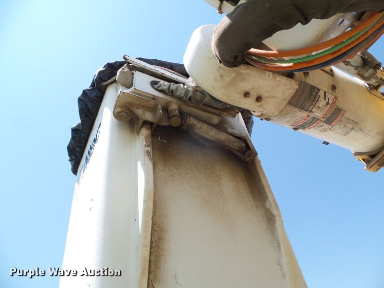 image for item DC5120 1995 International 4900 bucket truck