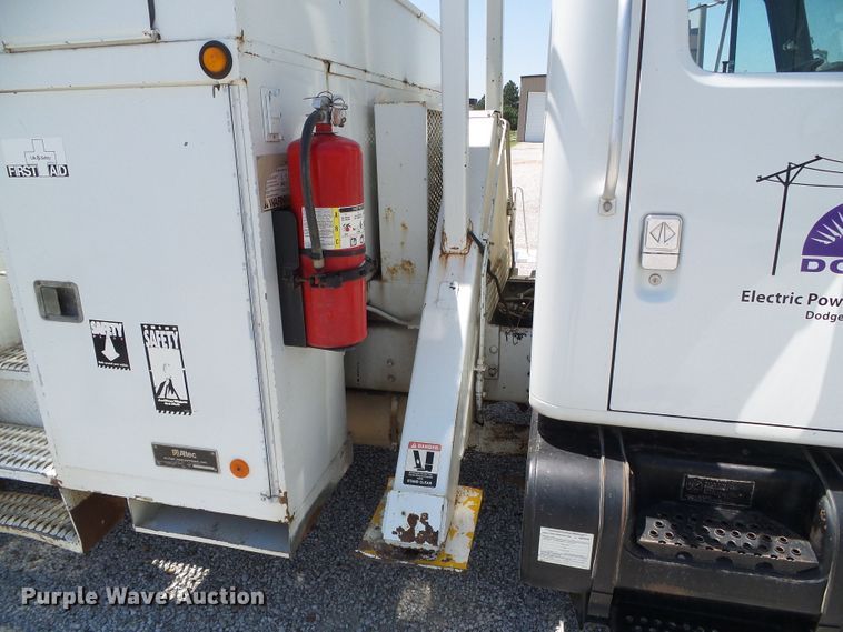 image for item DC5120 1995 International 4900 bucket truck