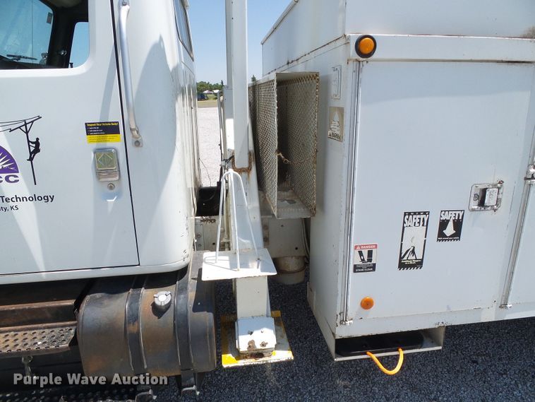 image for item DC5120 1995 International 4900 bucket truck