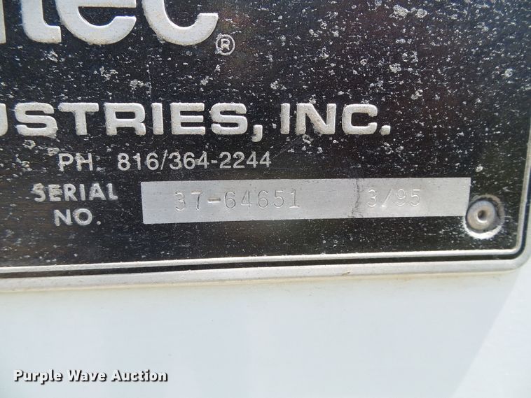 image for item DC5120 1995 International 4900 bucket truck