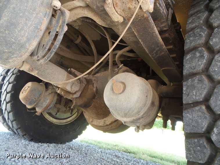 image for item DC5120 1995 International 4900 bucket truck