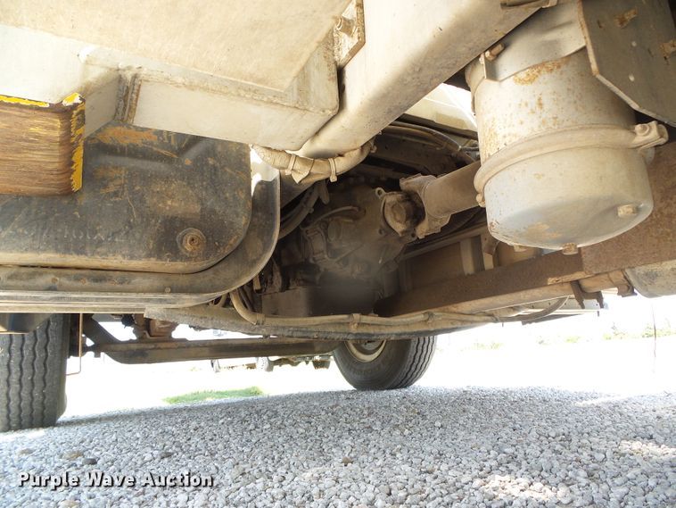 image for item DC5120 1995 International 4900 bucket truck