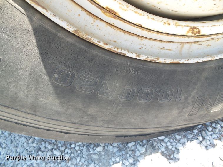 image for item DC5120 1995 International 4900 bucket truck