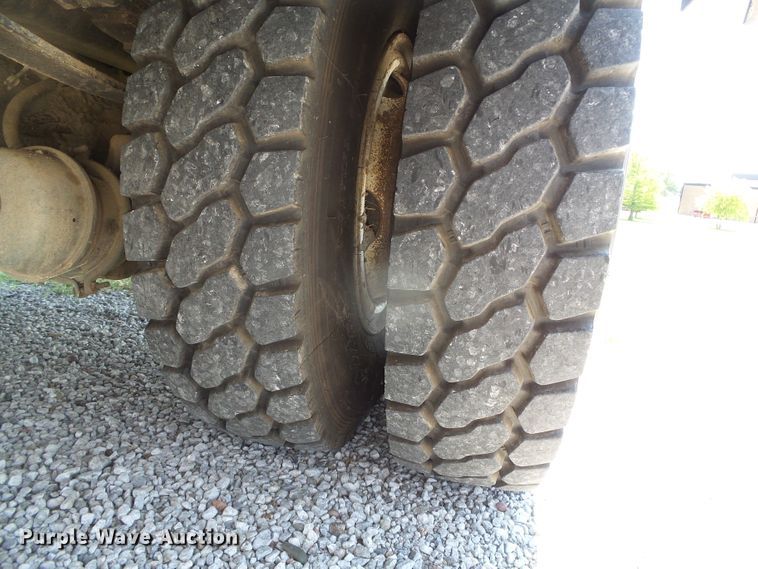 image for item DC5120 1995 International 4900 bucket truck