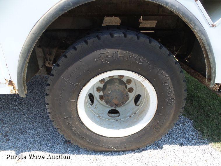 image for item DC5120 1995 International 4900 bucket truck