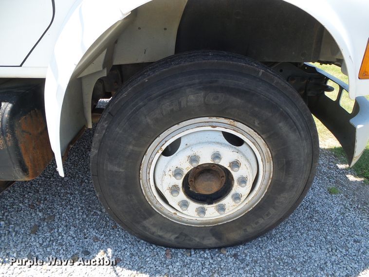 image for item DC5120 1995 International 4900 bucket truck