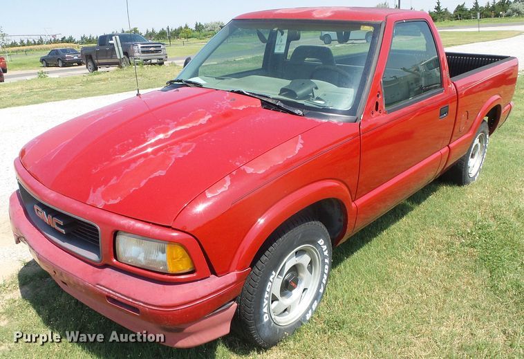 image for item DC5121 1996 GMC Sonoma SLS pickup truck