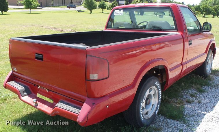 image for item DC5121 1996 GMC Sonoma SLS pickup truck