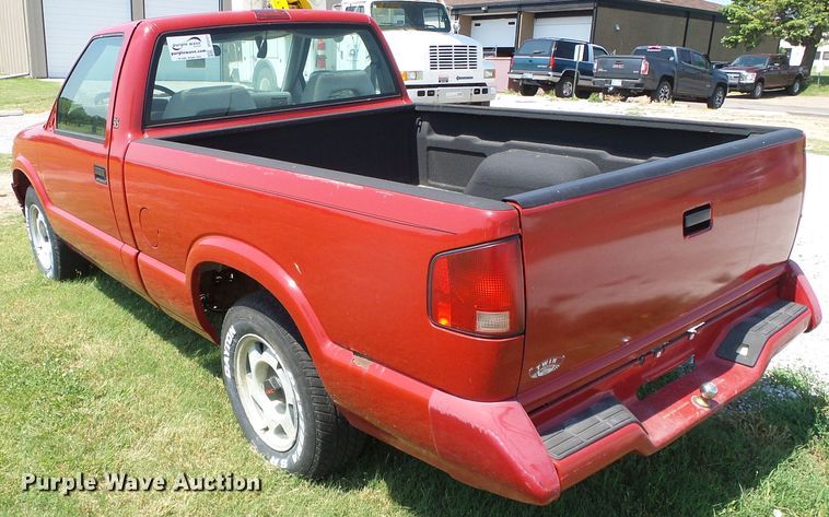 image for item DC5121 1996 GMC Sonoma SLS pickup truck