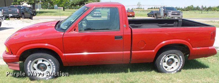 image for item DC5121 1996 GMC Sonoma SLS pickup truck