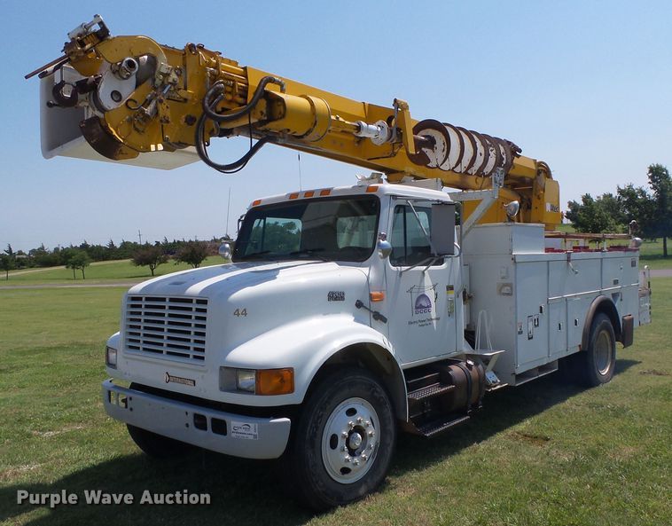 image for item DC5122 1995 International 4900 digger derrick truck