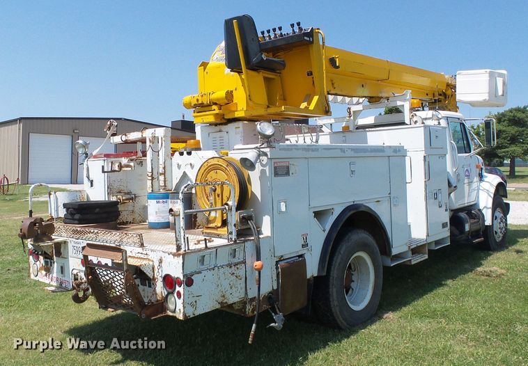 image for item DC5122 1995 International 4900 digger derrick truck