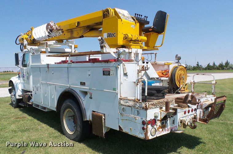 image for item DC5122 1995 International 4900 digger derrick truck