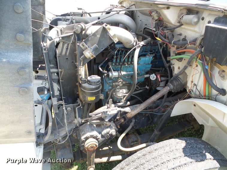 image for item DC5122 1995 International 4900 digger derrick truck