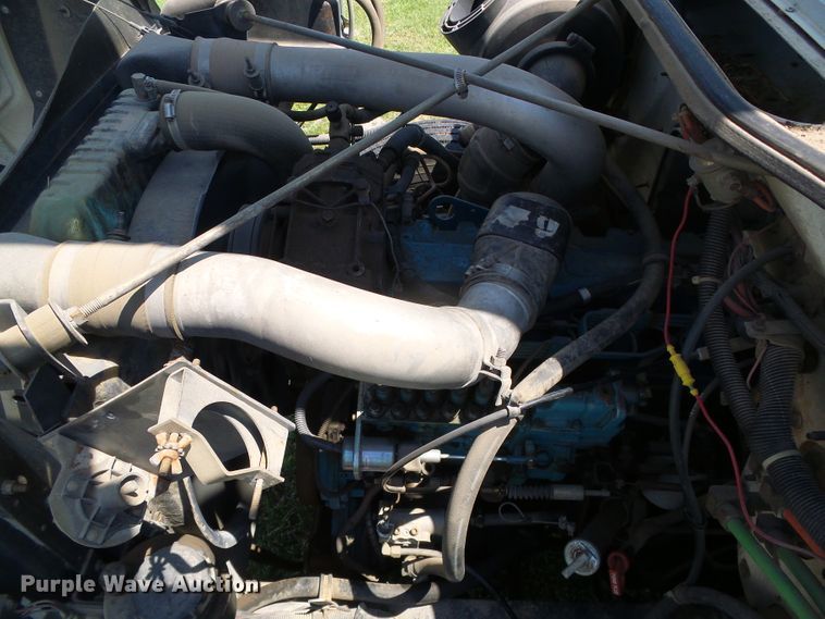 image for item DC5122 1995 International 4900 digger derrick truck