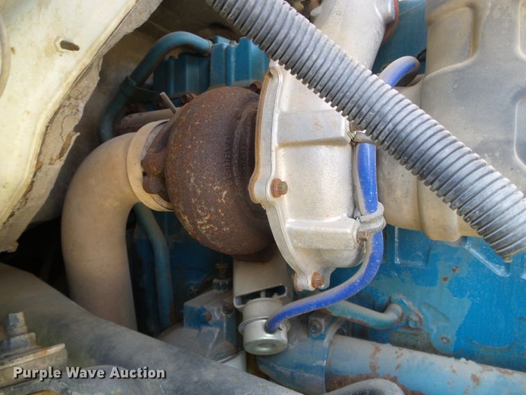 image for item DC5122 1995 International 4900 digger derrick truck