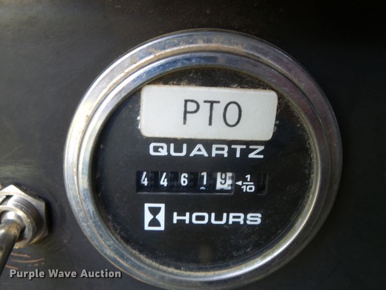 image for item DC5122 1995 International 4900 digger derrick truck