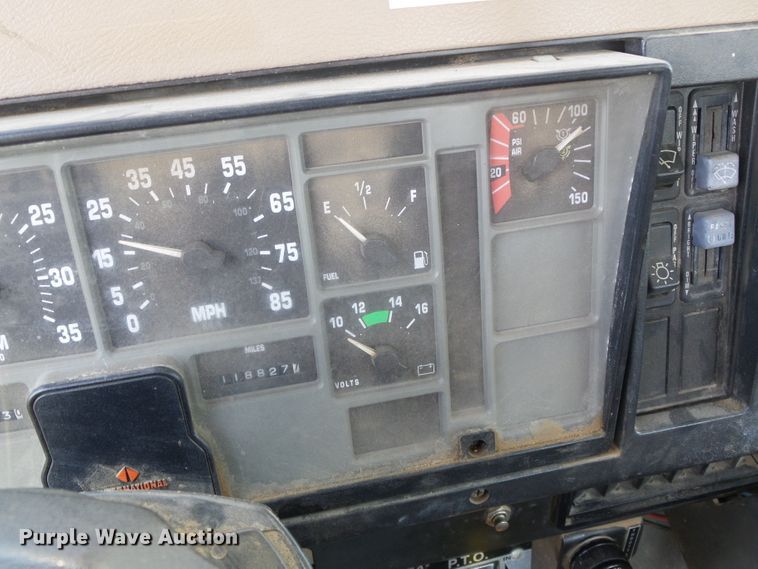 image for item DC5122 1995 International 4900 digger derrick truck