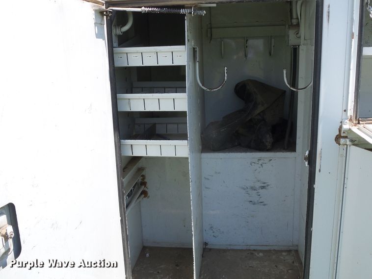 image for item DC5122 1995 International 4900 digger derrick truck