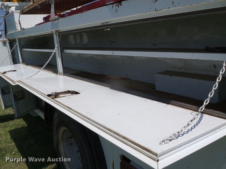 image for item DC5122 1995 International 4900 digger derrick truck