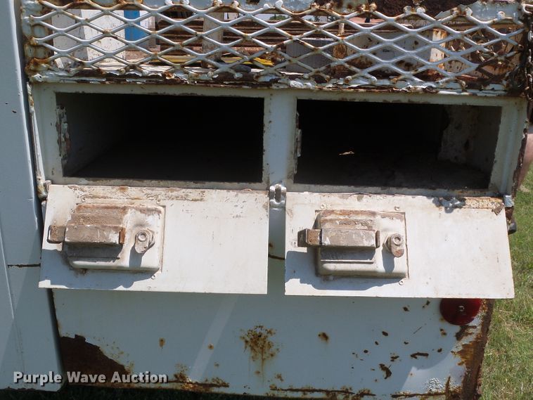 image for item DC5122 1995 International 4900 digger derrick truck