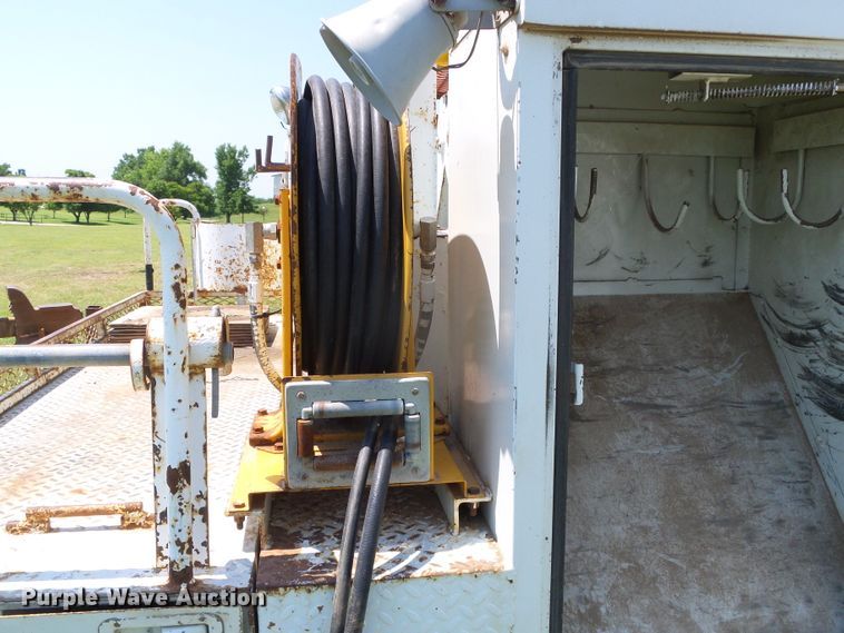 image for item DC5122 1995 International 4900 digger derrick truck