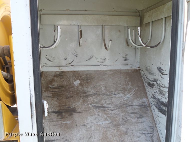 image for item DC5122 1995 International 4900 digger derrick truck