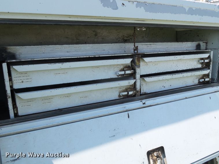 image for item DC5122 1995 International 4900 digger derrick truck