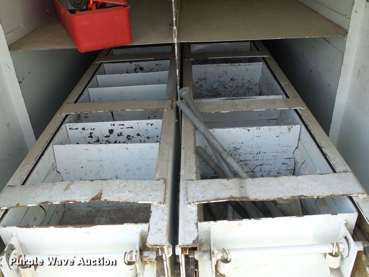 image for item DC5122 1995 International 4900 digger derrick truck