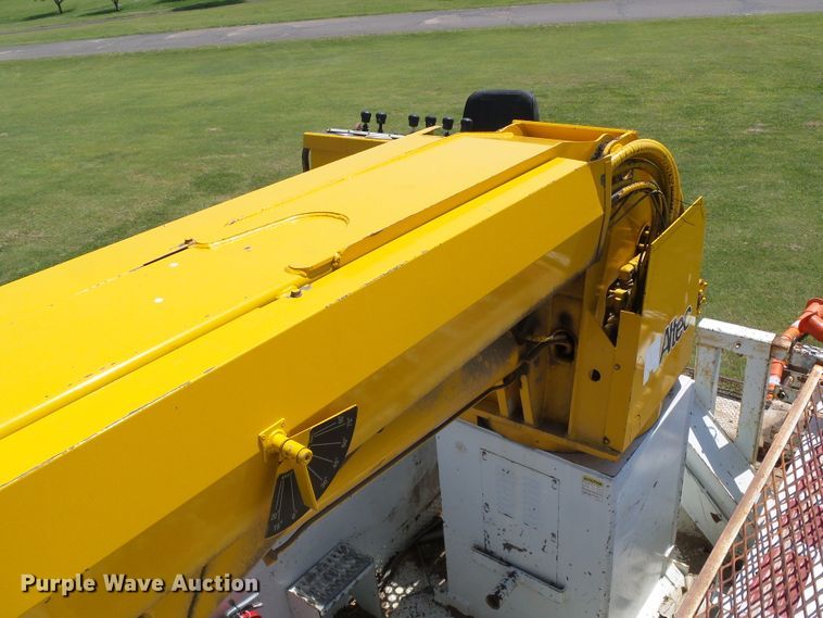 image for item DC5122 1995 International 4900 digger derrick truck