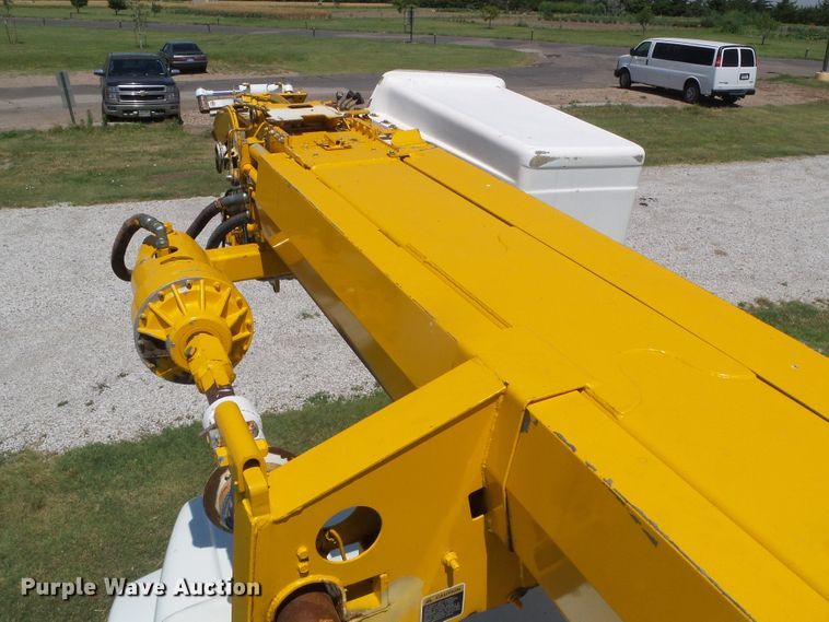 image for item DC5122 1995 International 4900 digger derrick truck