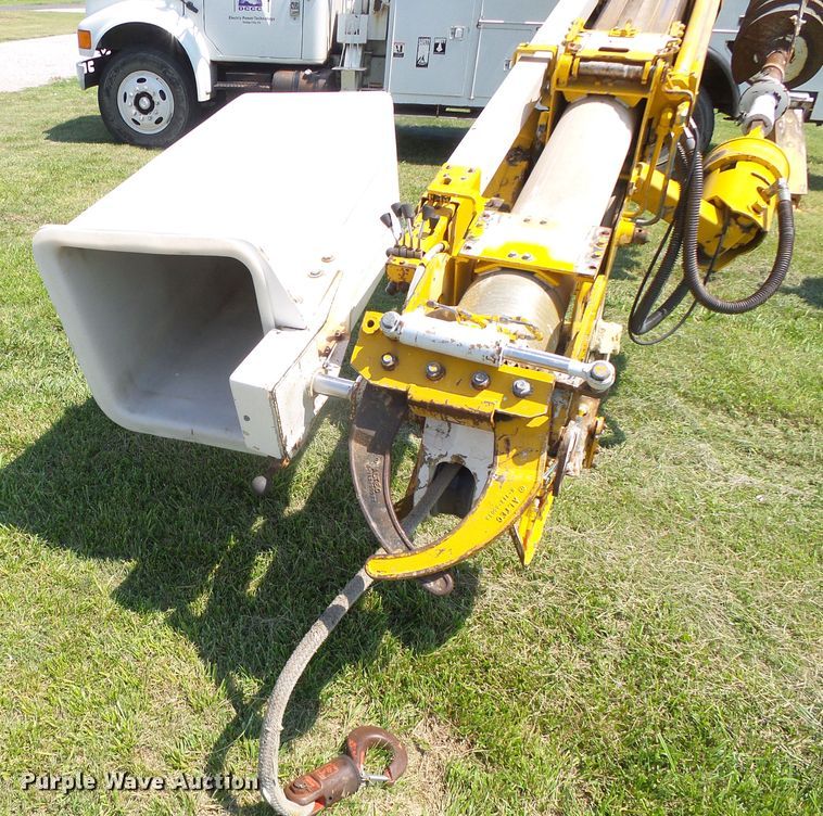 image for item DC5122 1995 International 4900 digger derrick truck