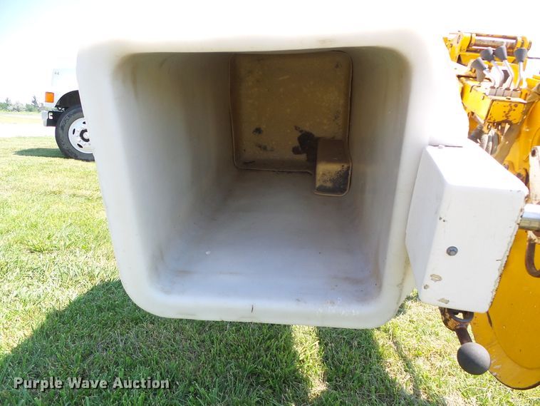 image for item DC5122 1995 International 4900 digger derrick truck