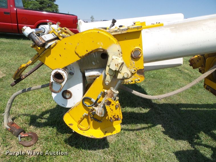 image for item DC5122 1995 International 4900 digger derrick truck