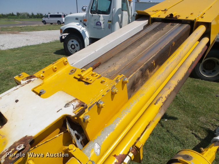 image for item DC5122 1995 International 4900 digger derrick truck