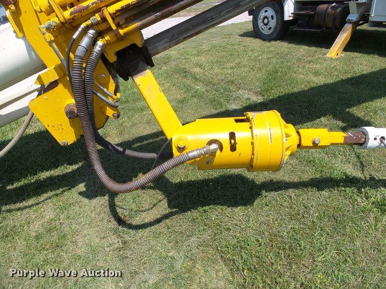 image for item DC5122 1995 International 4900 digger derrick truck