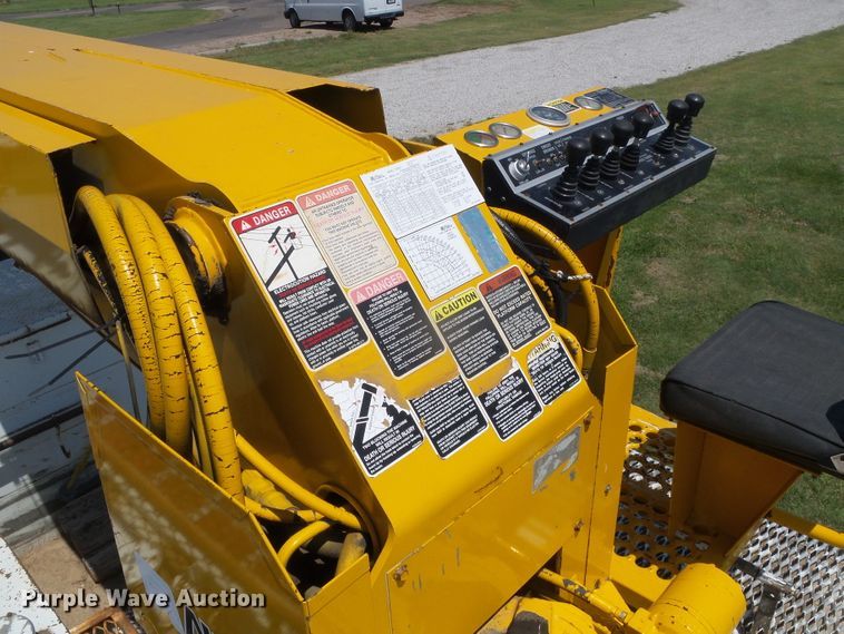 image for item DC5122 1995 International 4900 digger derrick truck